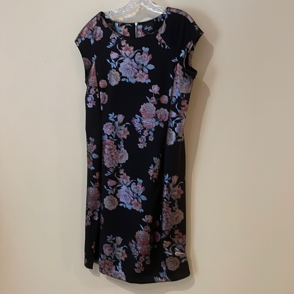 Sleeveless black dress with iridescent flowers